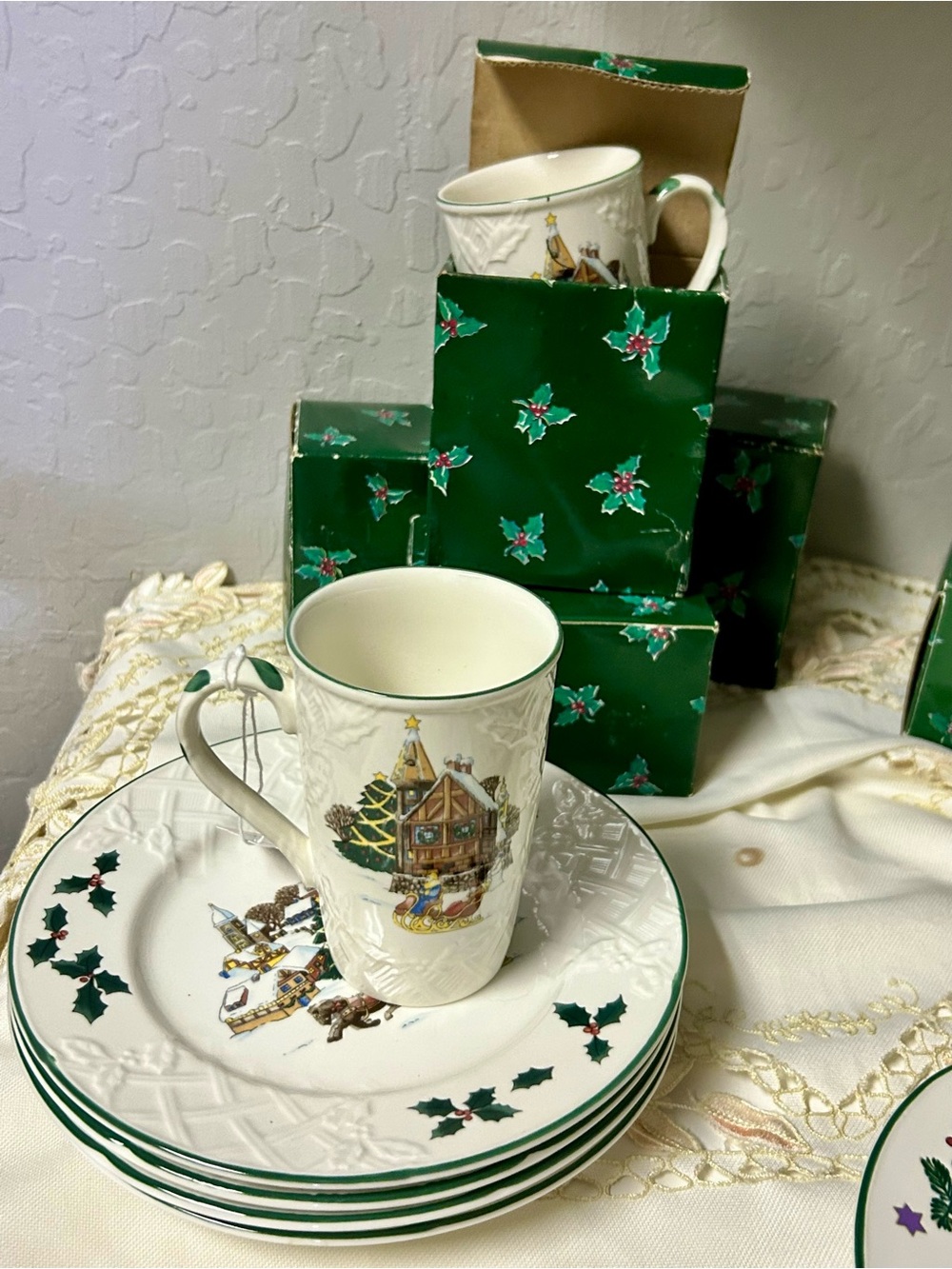 Mikasa “Sleigh Ride” (4) tall cappuccino mugs & desert/ salad plates